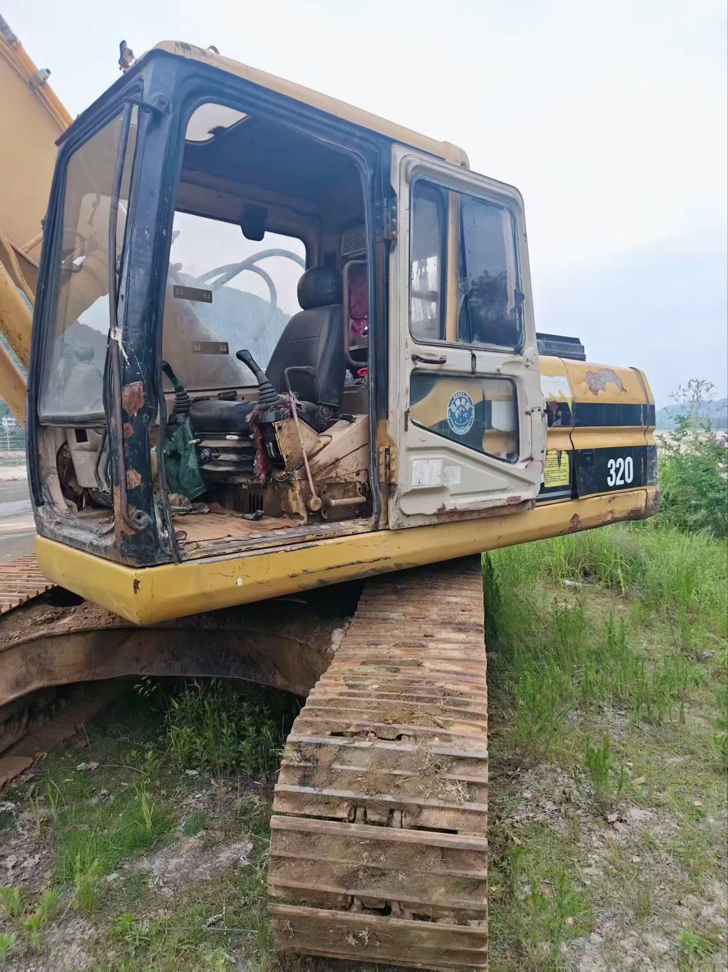 Buy Caterpillar 320V2 Used Excavator / 3
