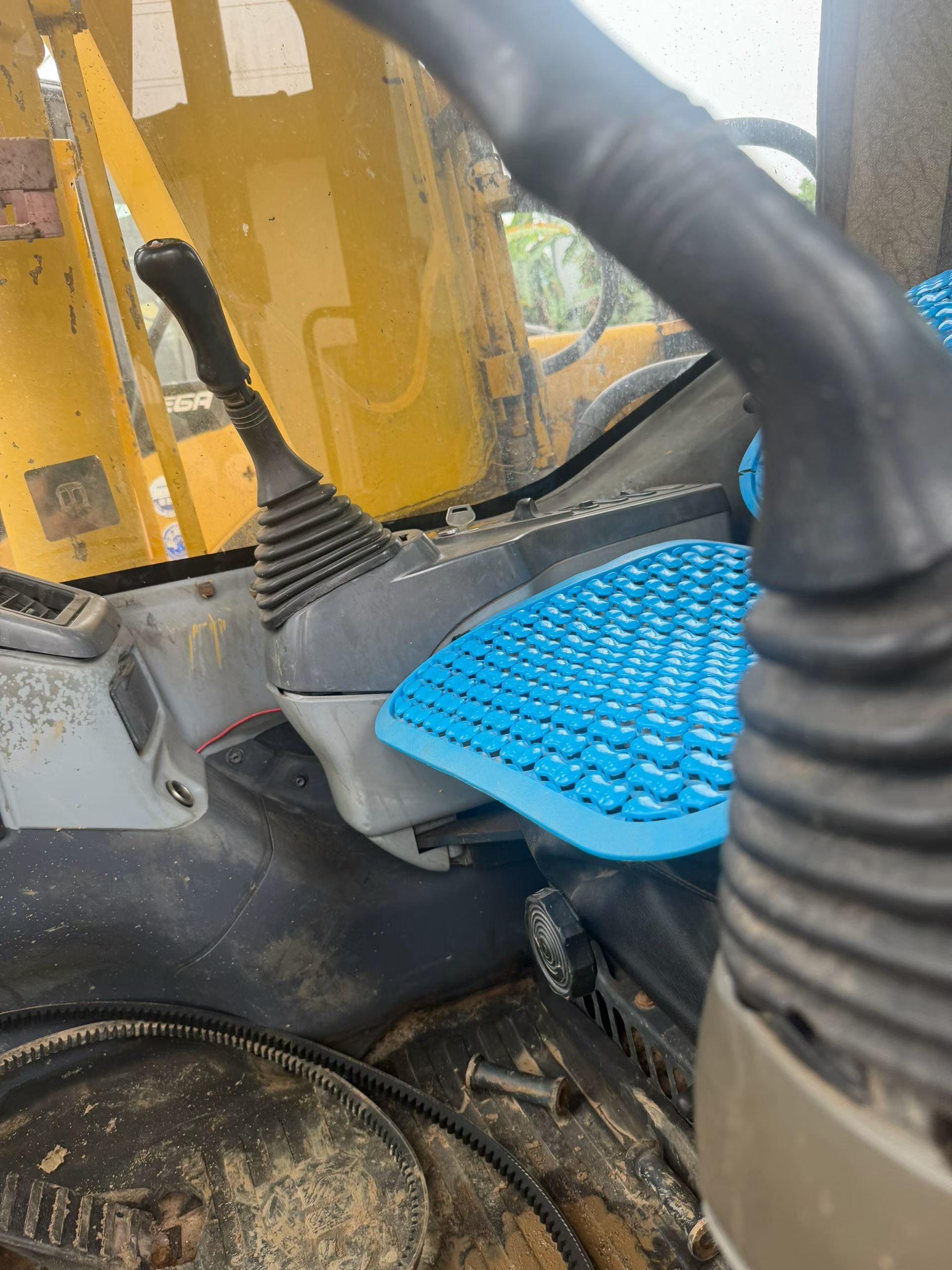 Buy Komatsu PC130-7 Used Excavator / 9