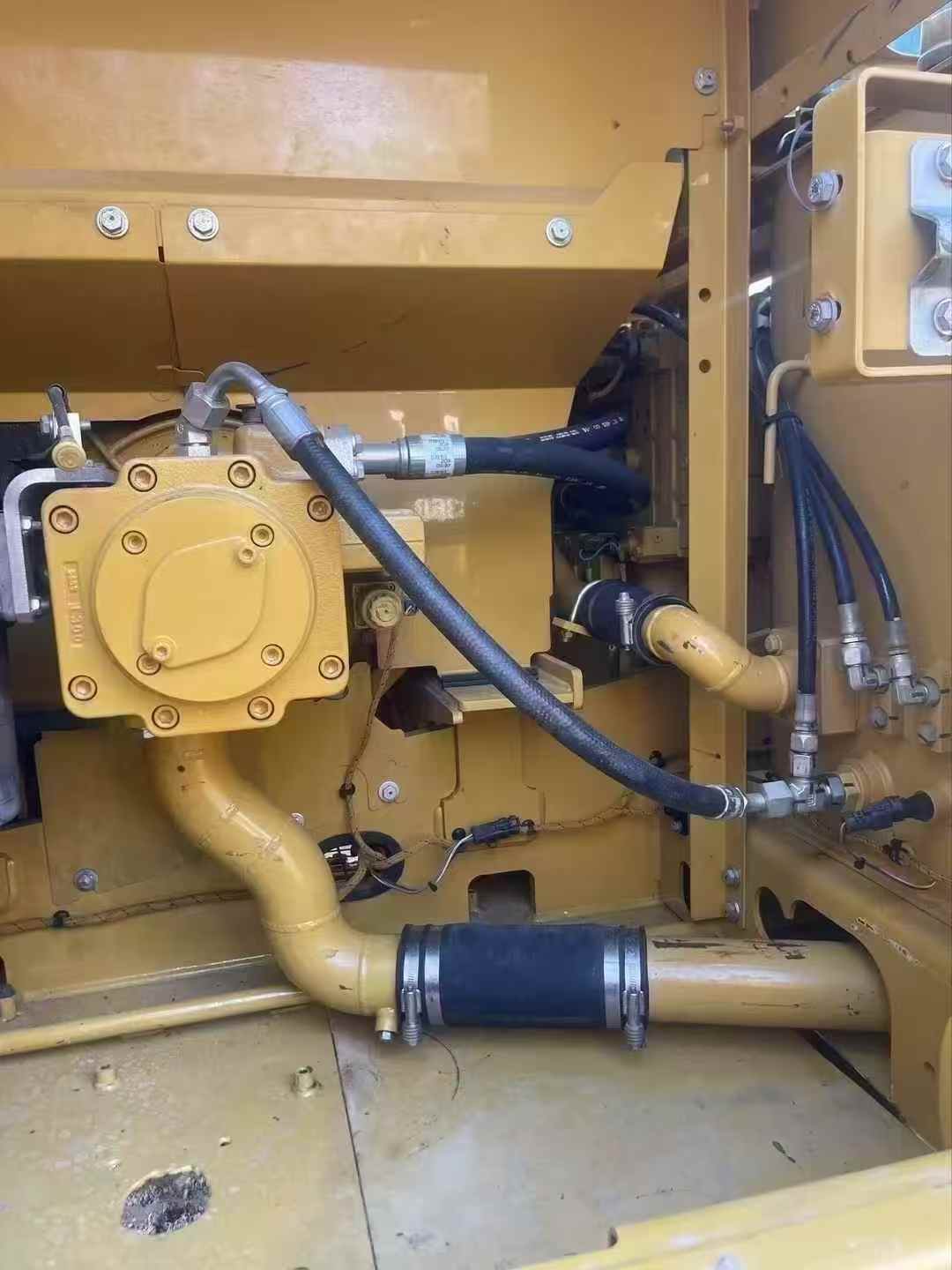 Buy Caterpillar 323 Used Excavator / 4