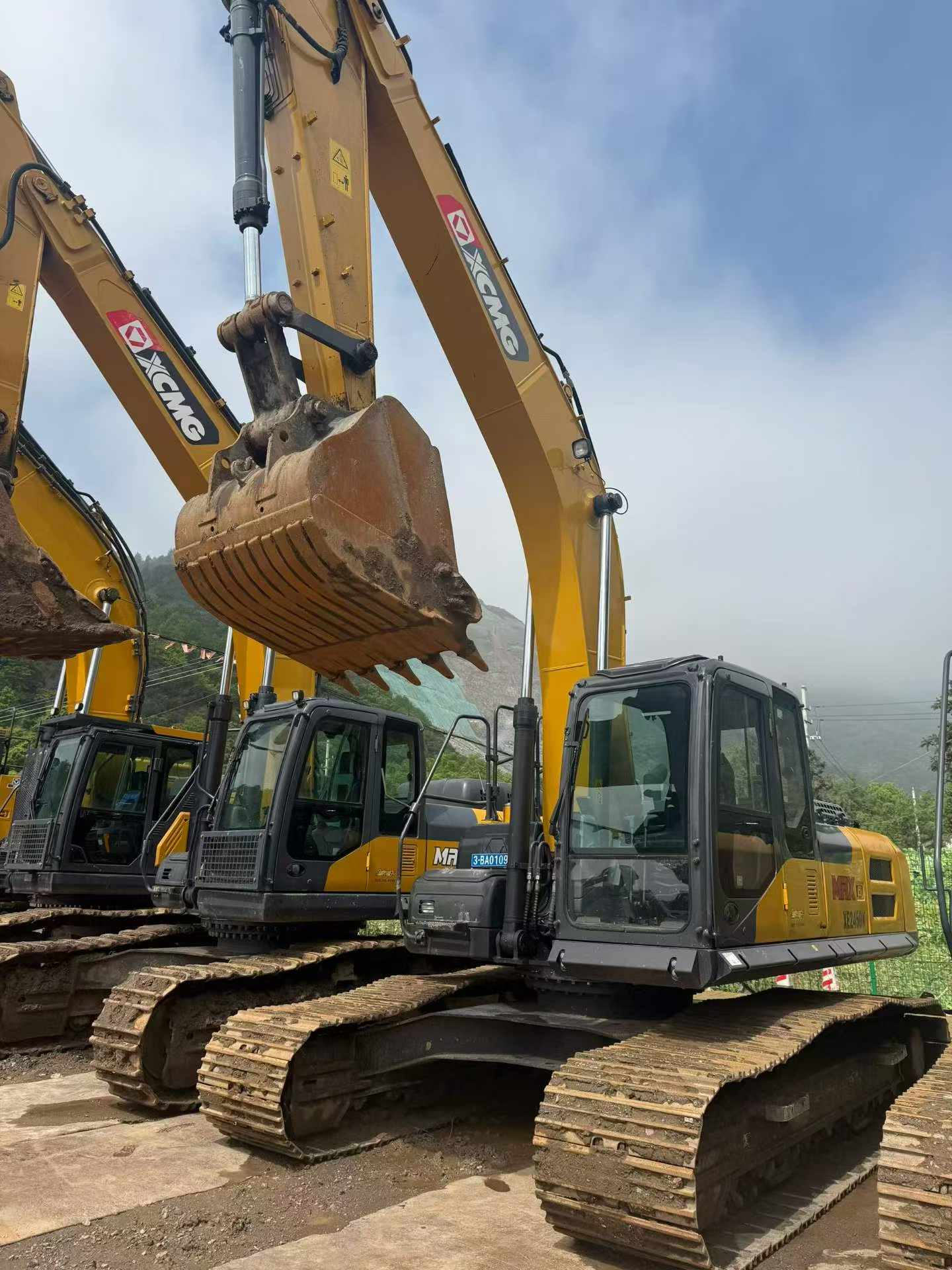 Buy XCMG XE245DK Used Excavator / 4