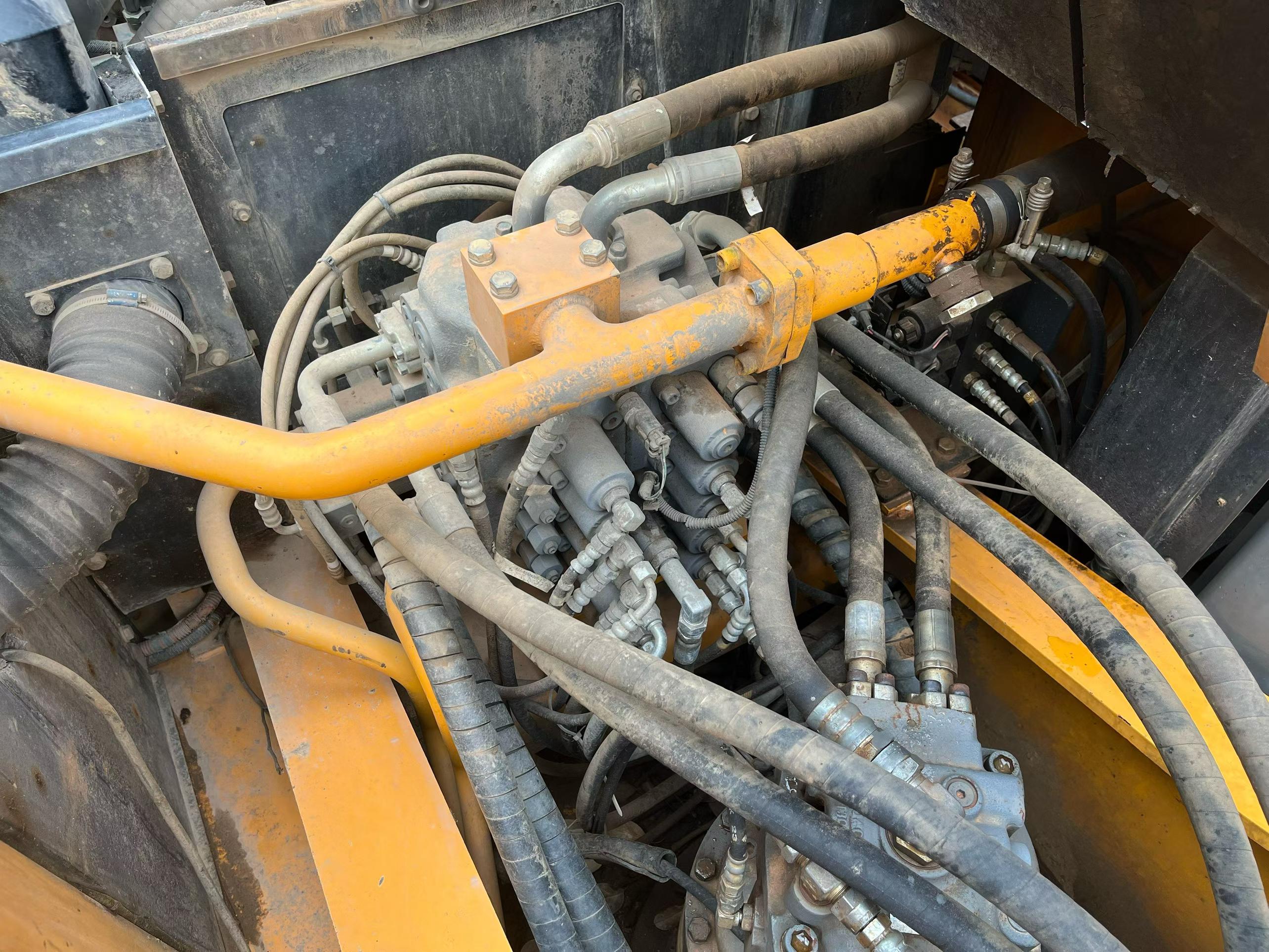 شراء حفارة Kato HD820R مستعملة / 3
