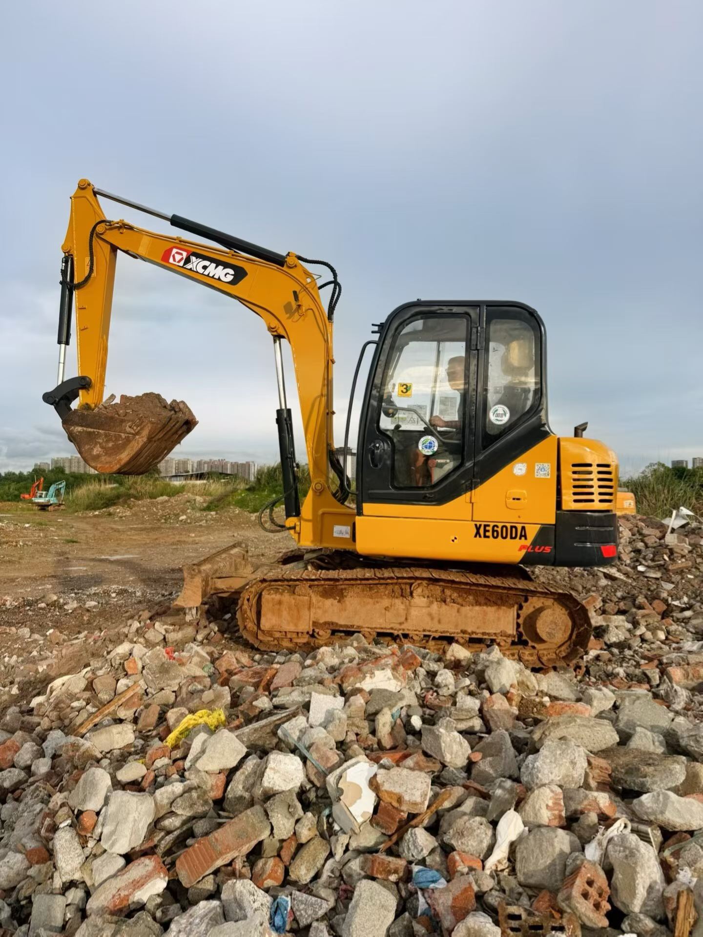 Buy XCMG XE60 Used Excavator