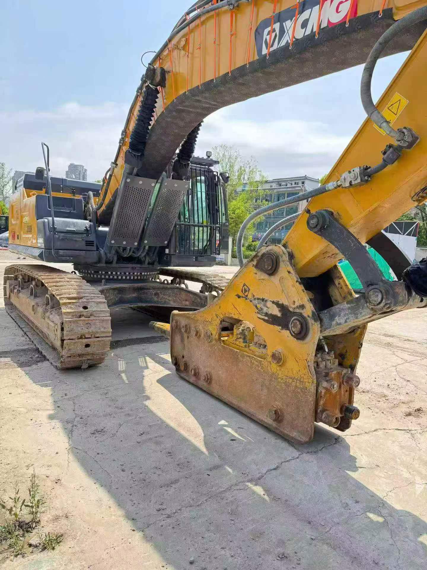 Compre Excavadora XCMG XE600DK Usada / 8
