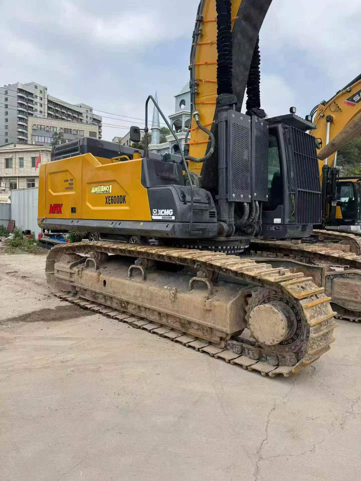 Compre Excavadora XCMG XE600DK Usada / 5