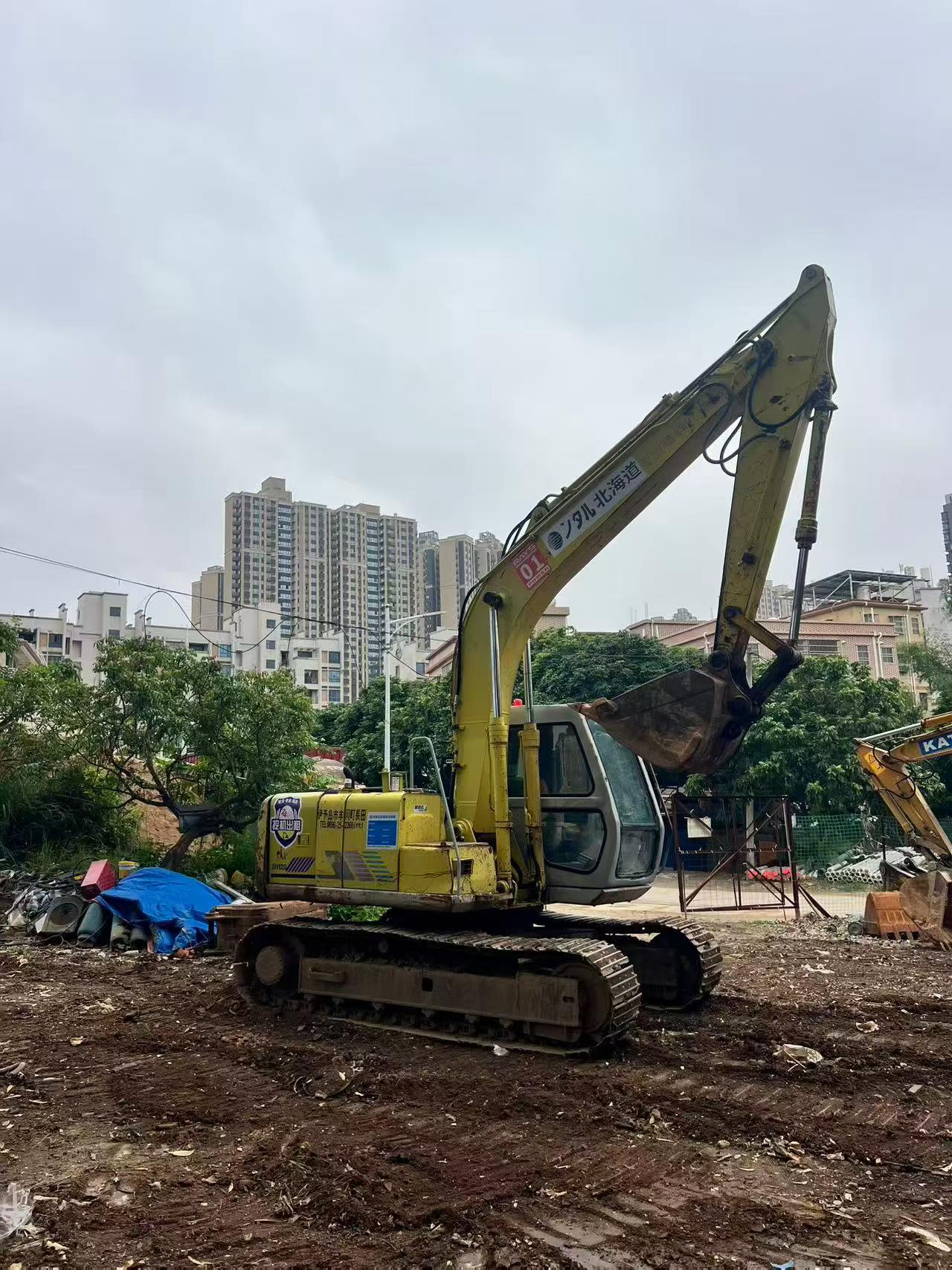 شراء حفارة Sumitomo SH120A2 مستعملة / 2