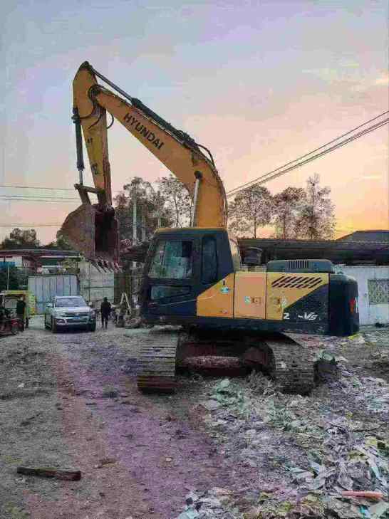 Buy Hyundai R215VS Used Excavator / 1