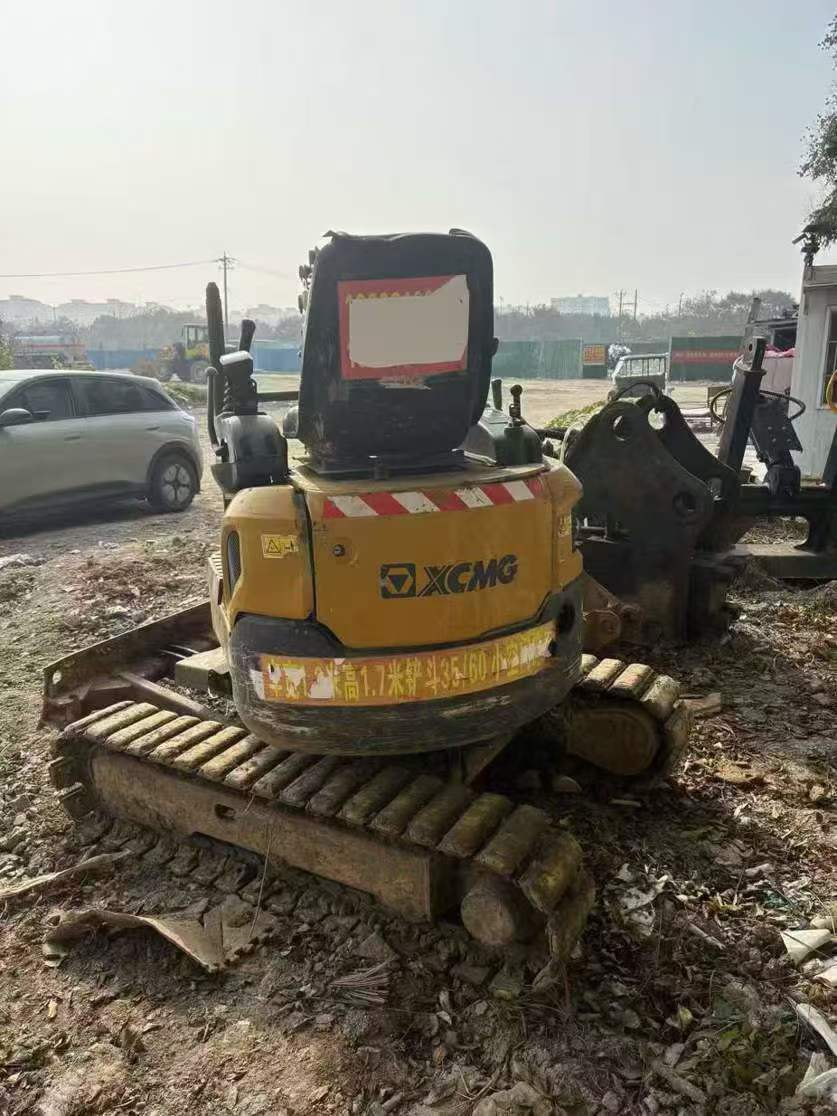 Compre Excavadora XCMG XE15 Usada / 2
