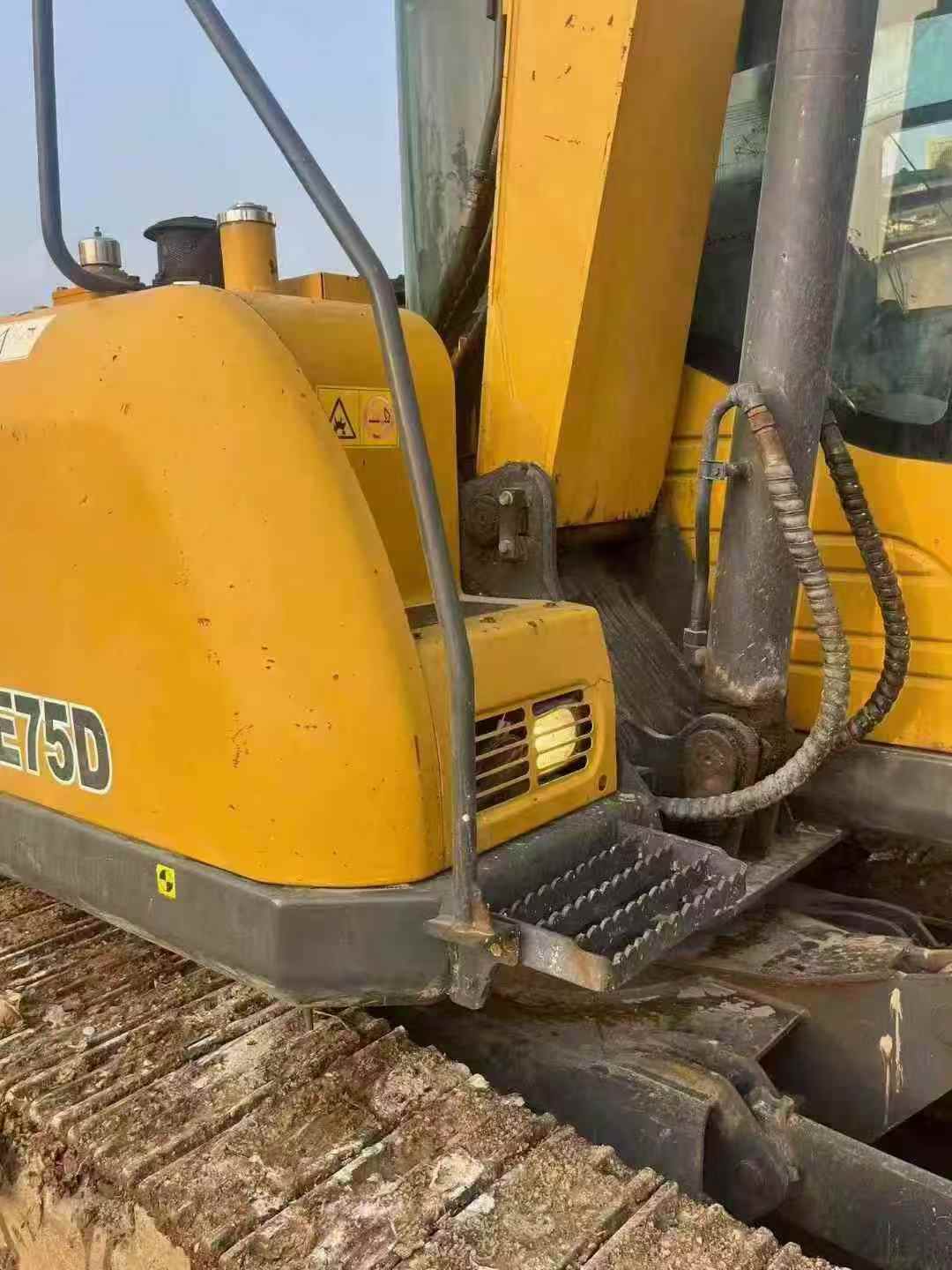 Buy XCMG XE75C Used Excavator / 3