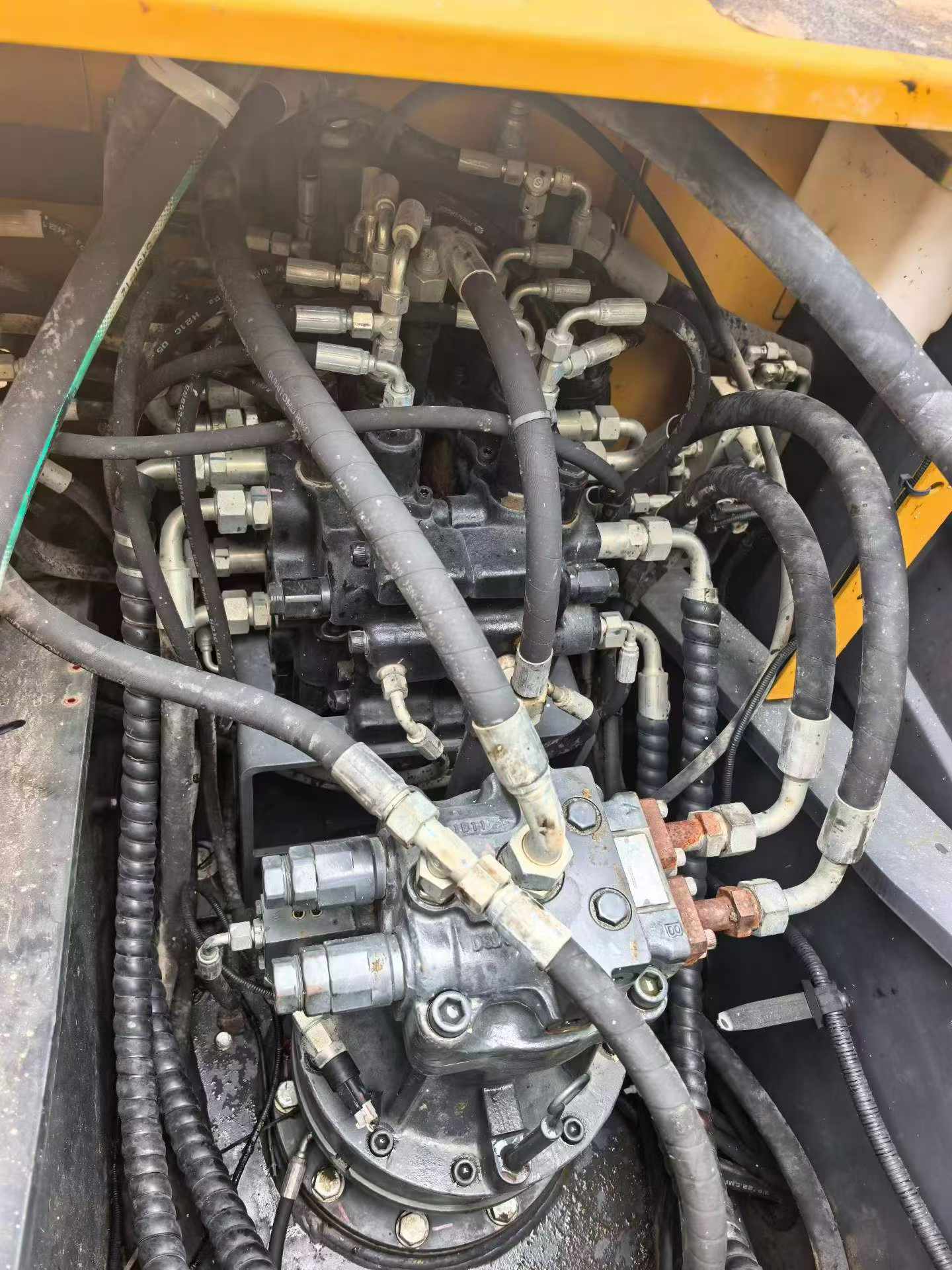 Compre Excavadora XCMG XE135B Usada / 9