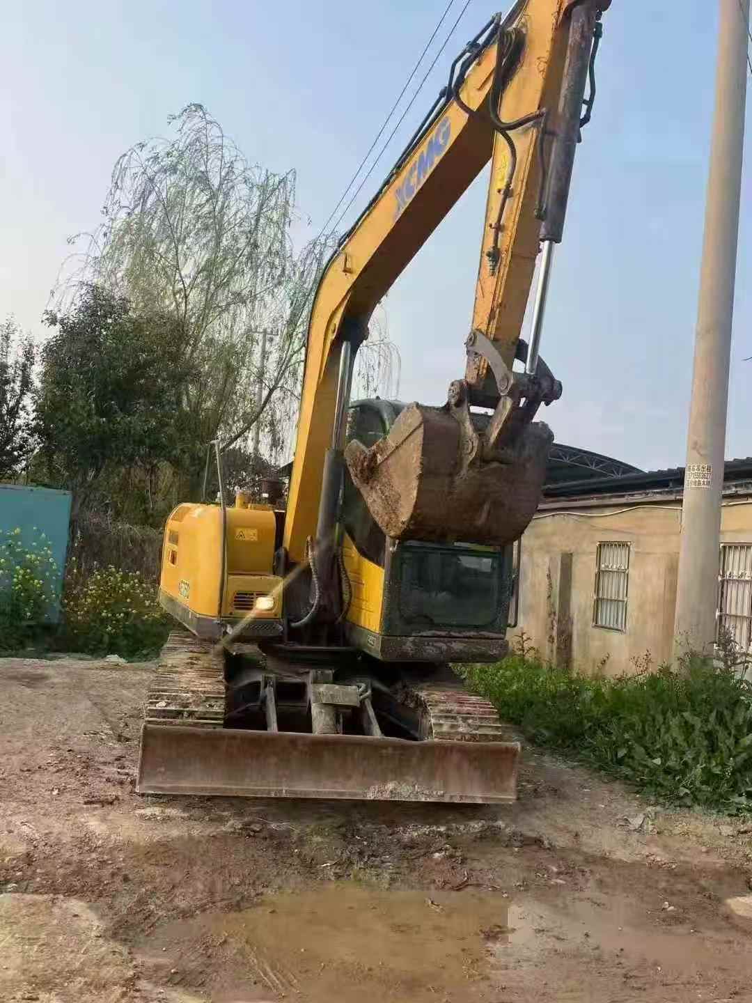 Buy XCMG XE75C Used Excavator / 2
