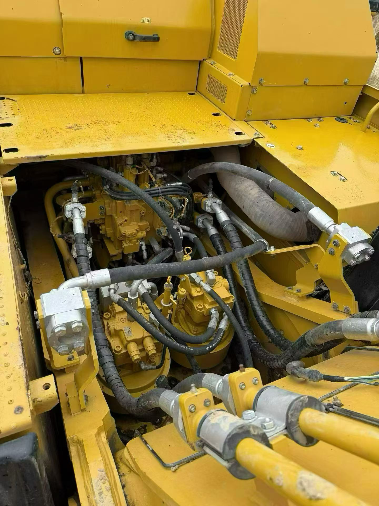 Buy Caterpillar CAT352  Used Excavator / 8