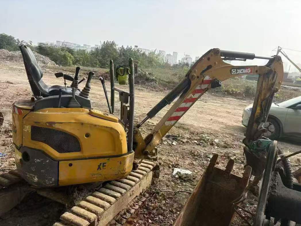 Compre Excavadora XCMG XE15 Usada / 3