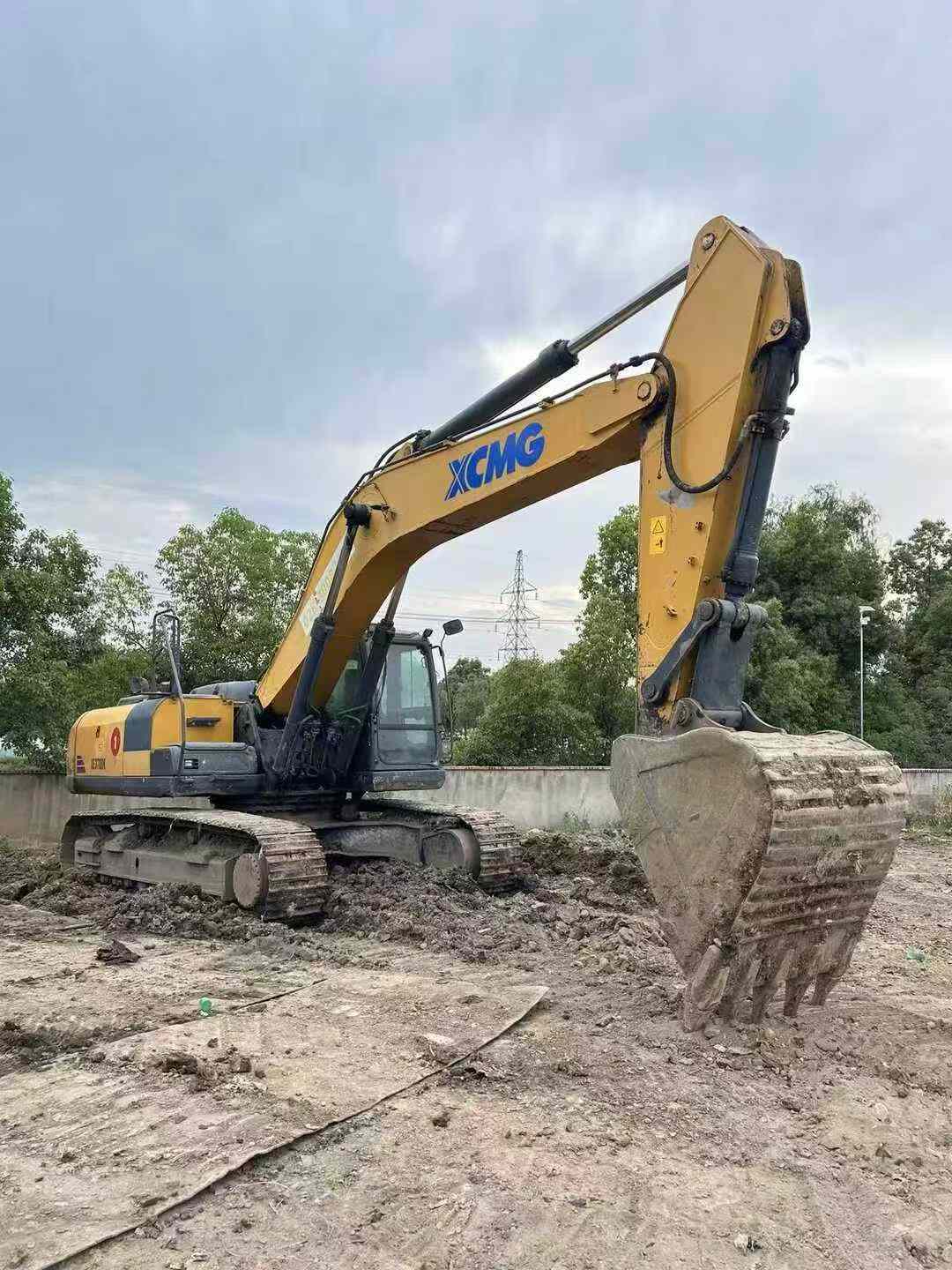 Compre Excavadora XCMG XE370 Usada / 2