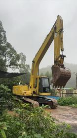 شراء حفارة Komatsu PC200-6 مستعملة / 3 شراء حفارة Komatsu PC200-6 مستعملة / 3