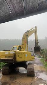 شراء حفارة Komatsu PC200-6 مستعملة / 2 شراء حفارة Komatsu PC200-6 مستعملة / 2