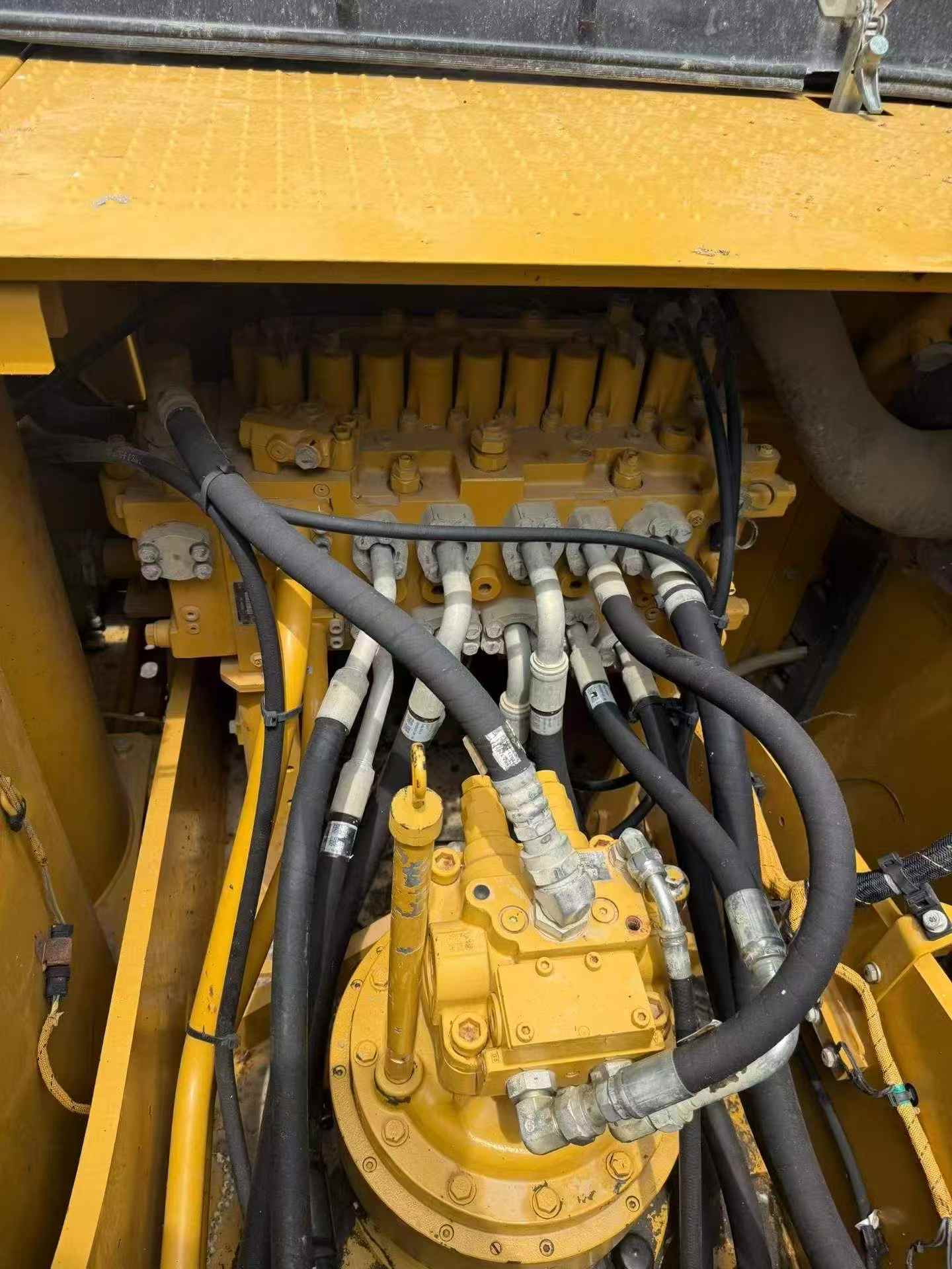 Buy Caterpillar 323 Used Excavator / 4 Buy Caterpillar 323 Used Excavator / 4