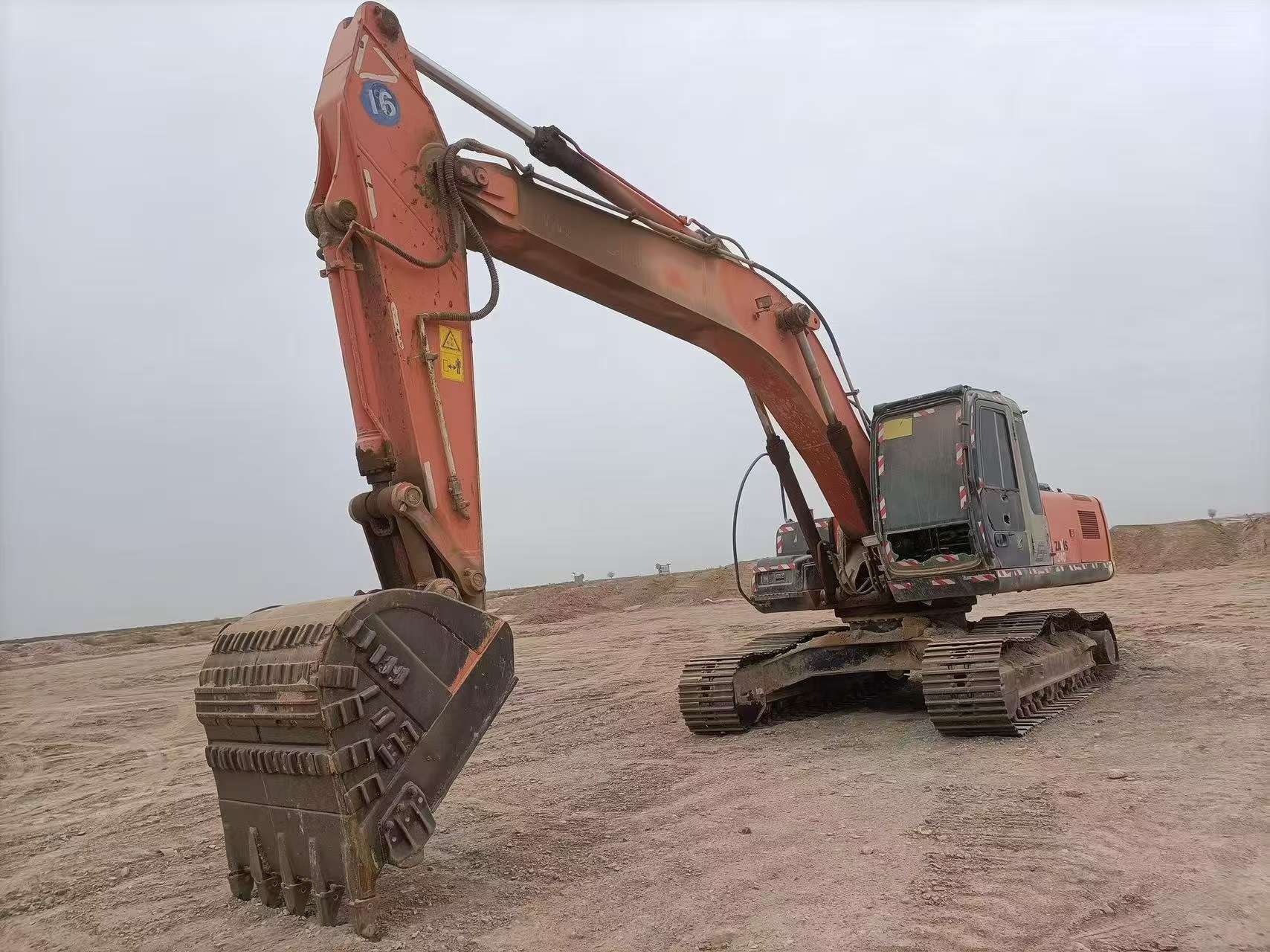 Купить Подержанный Экскаватор Hitachi ZX240 / 9