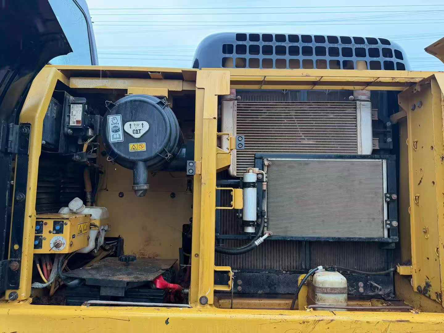 Купить Подержанный Экскаватор Caterpillar 320D / 8