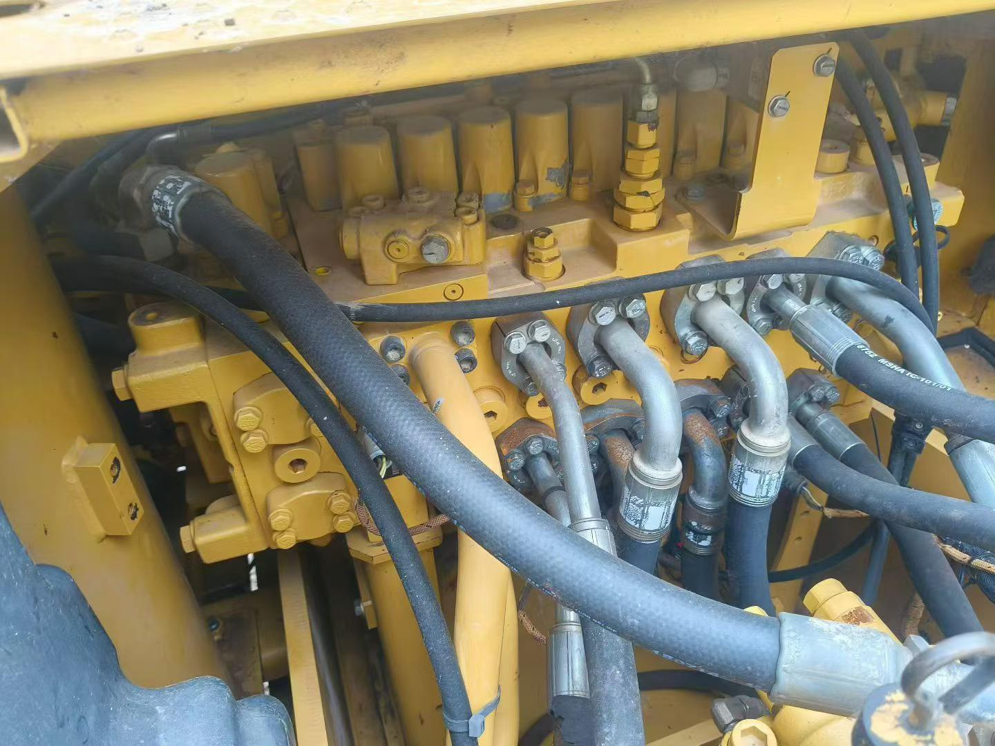 شراء حفارة Caterpillar 323 مستعملة / 9