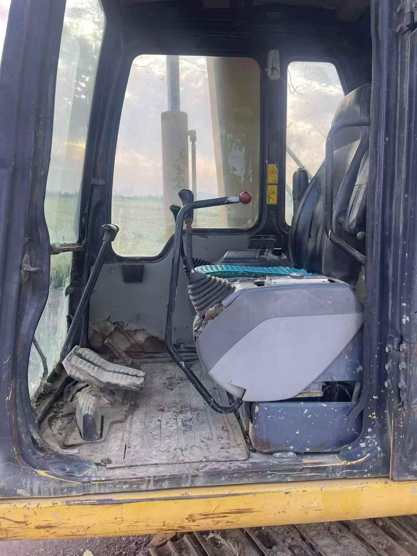 Купить Подержанный Экскаватор Komatsu PC60-7 / 4 Купить Подержанный Экскаватор Komatsu PC60-7 / 4
