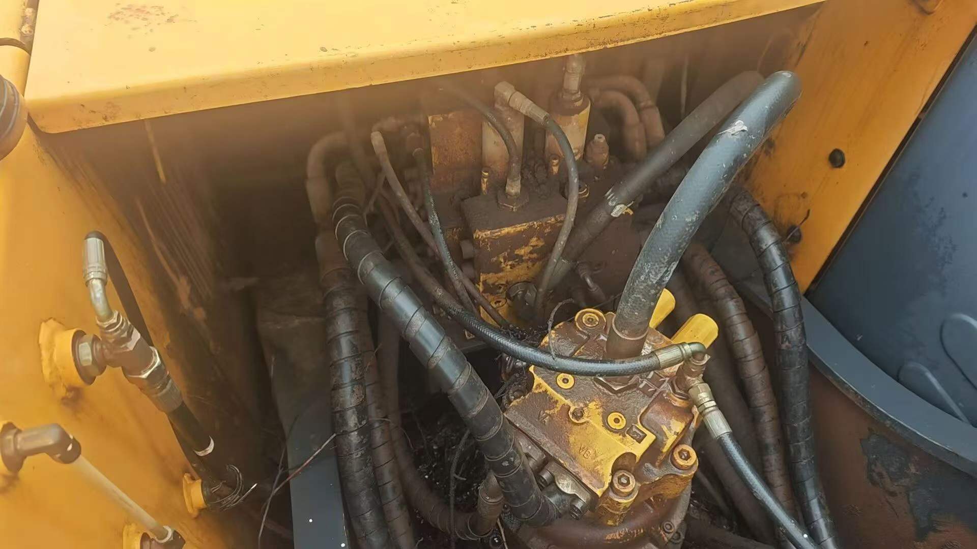 شراء حفارة Hyundai R215-7C مستعملة / 3