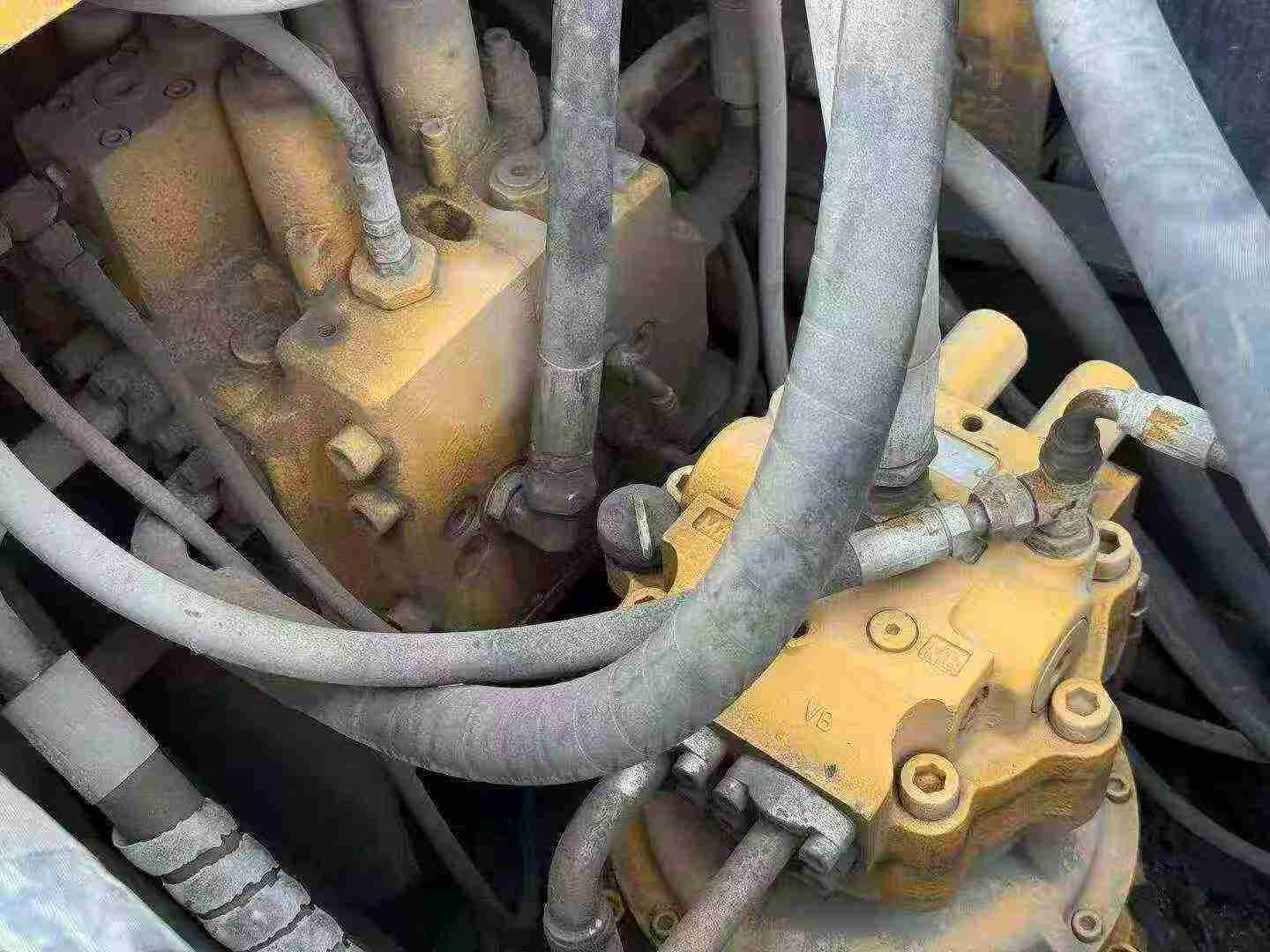 Compre Excavadora Hyundai R215VS Usada / 6