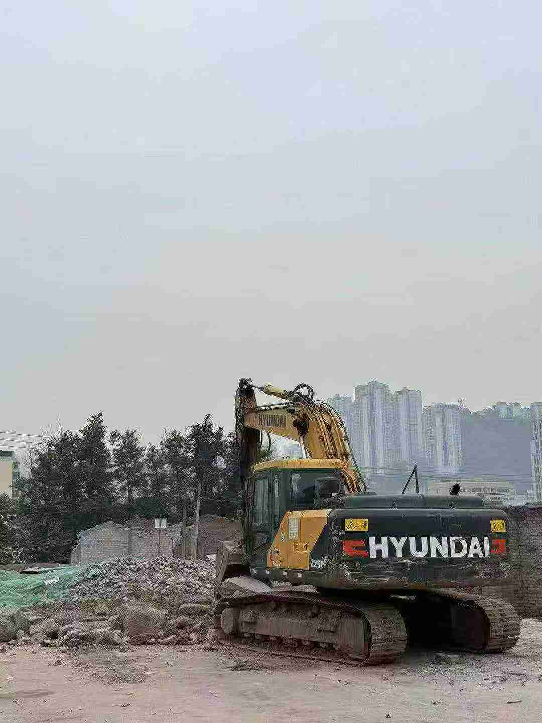 Compre Excavadora Hyundai R215VS Usada / 2