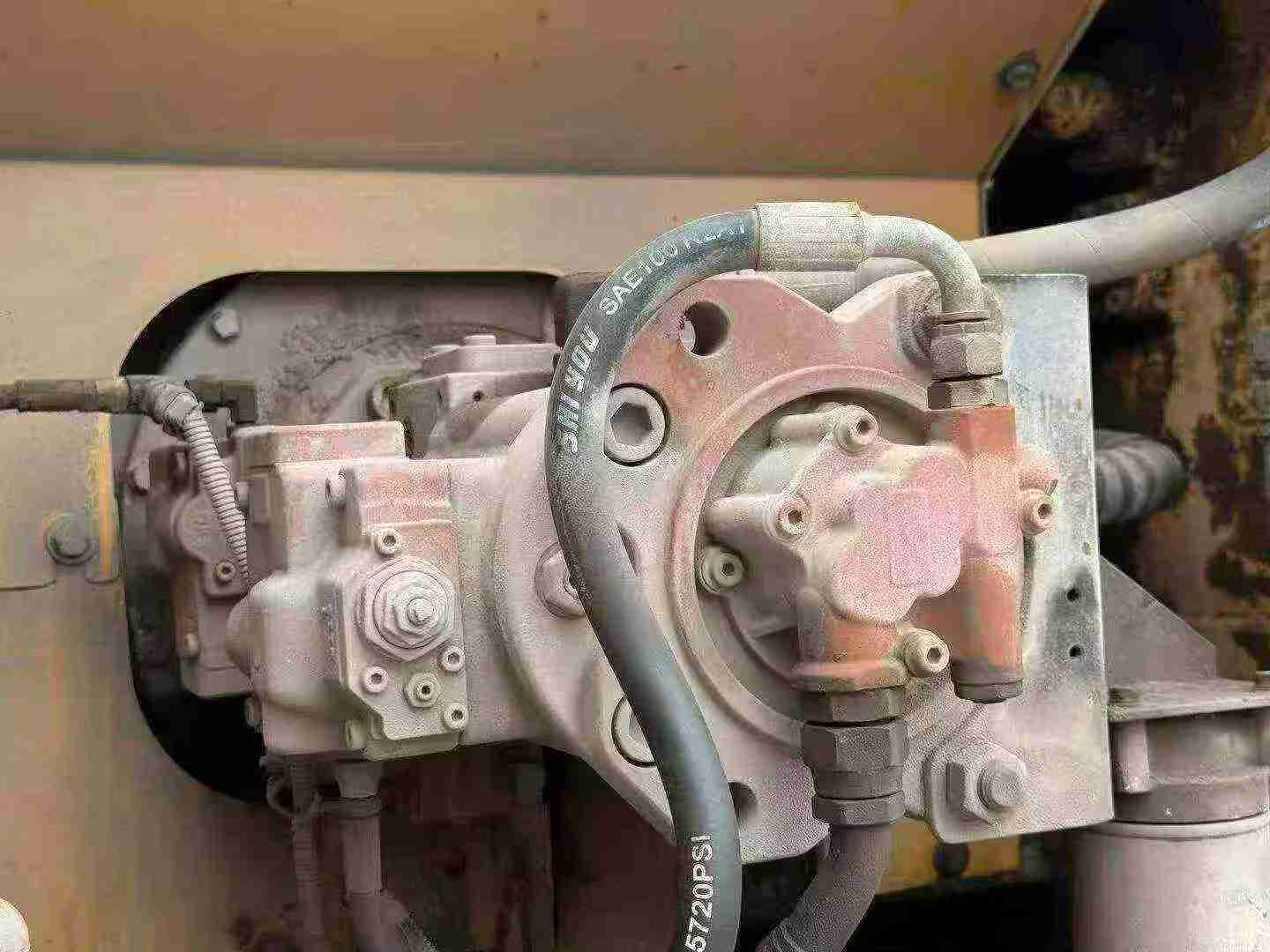 Compre Excavadora Hyundai R215VS Usada / 7