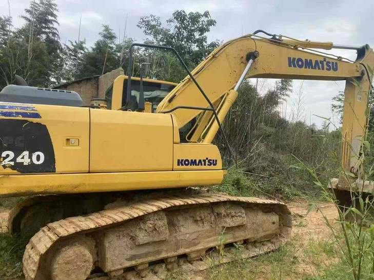 Buy Komatsu PC200-8 Used Excavator / 1