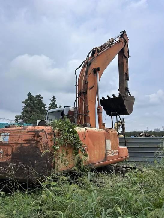 Buy Hitachi EX200-5 Used Excavator / 1