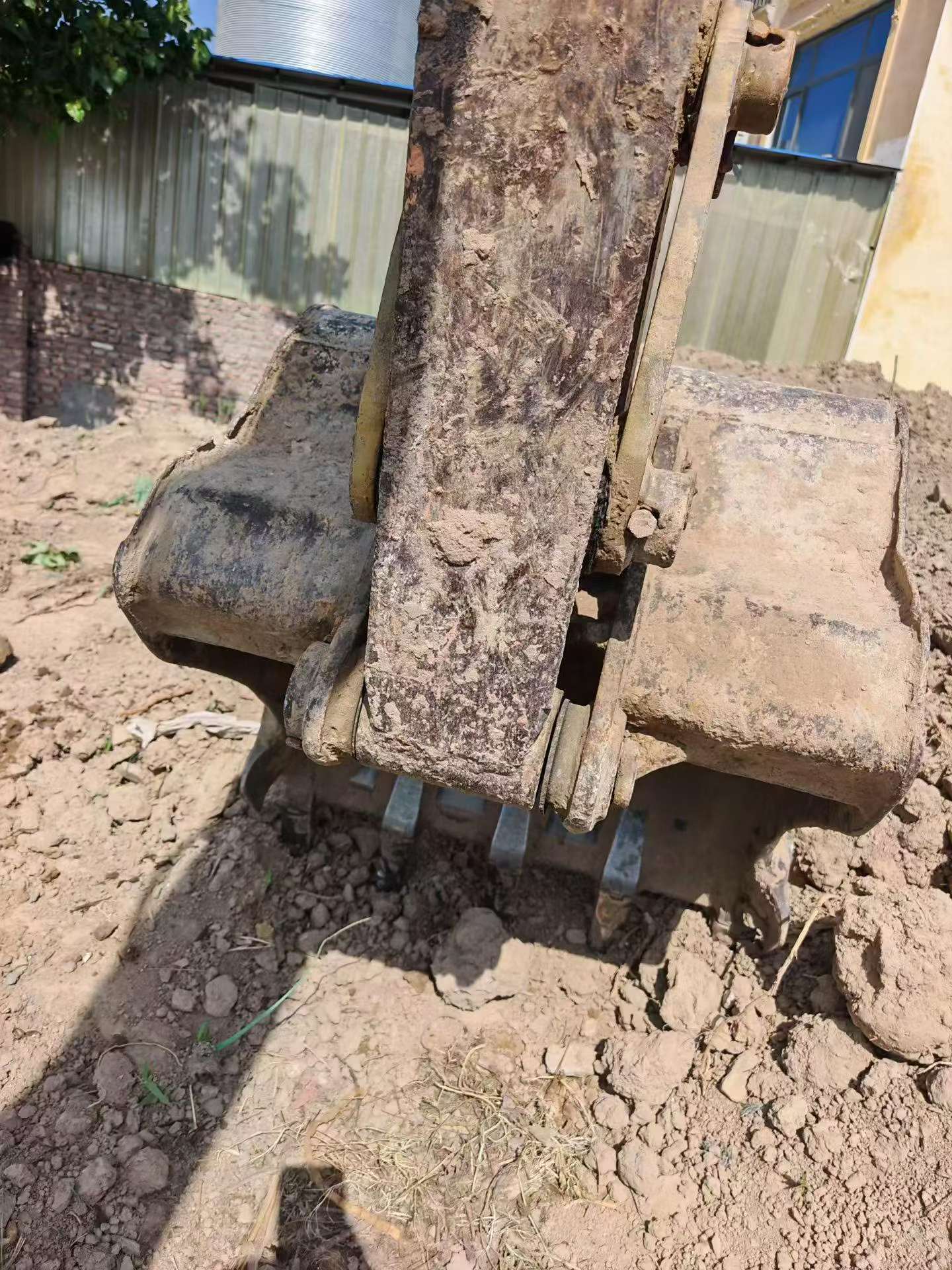 شراء حفارة Caterpillar 305.5 مستعملة / 9