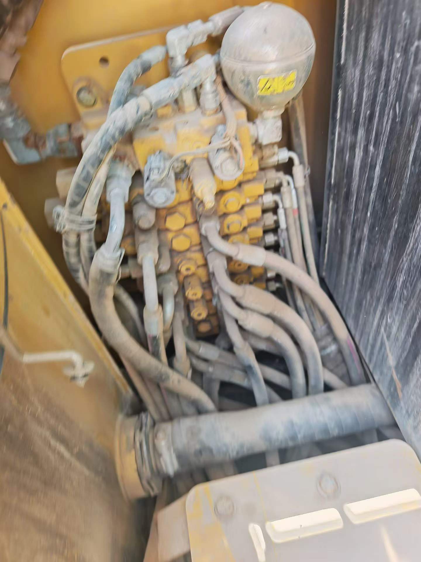 شراء حفارة Caterpillar 305.5 مستعملة / 4