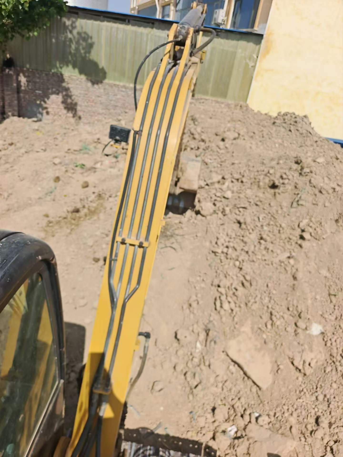 شراء حفارة Caterpillar 305.5 مستعملة / 8