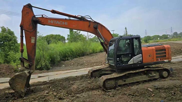 Buy Hitachi ZX200-5G Used Excavator / 1