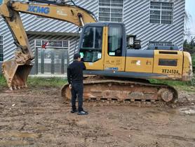 Buy XCMG XE200 Used Excavator / 2 Buy XCMG XE200 Used Excavator / 2