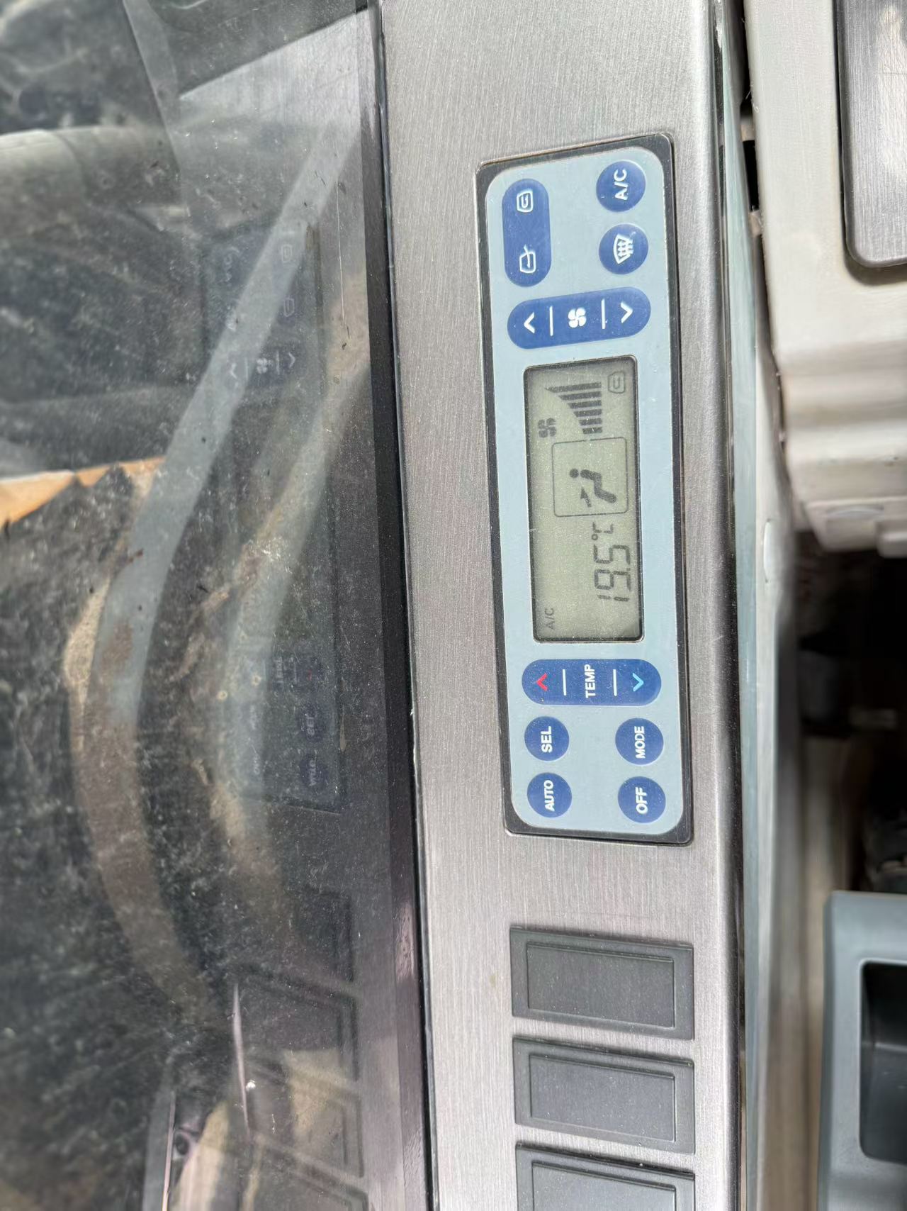 Compre Excavadora XCMG XE270DK Usada / 8