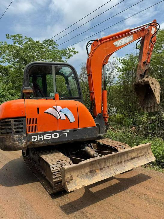 Buy Doosan DH60 Used Excavator / 1