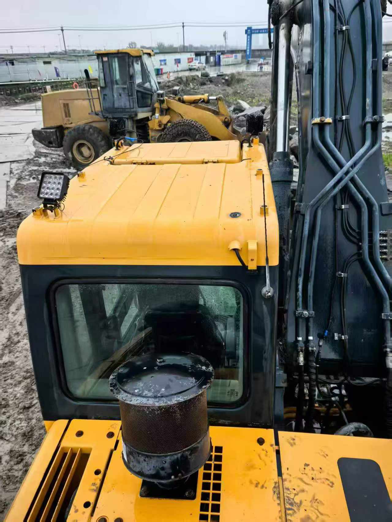 Buy Hyundai R215-7 Used Excavator / 4 Buy Hyundai R215-7 Used Excavator / 4