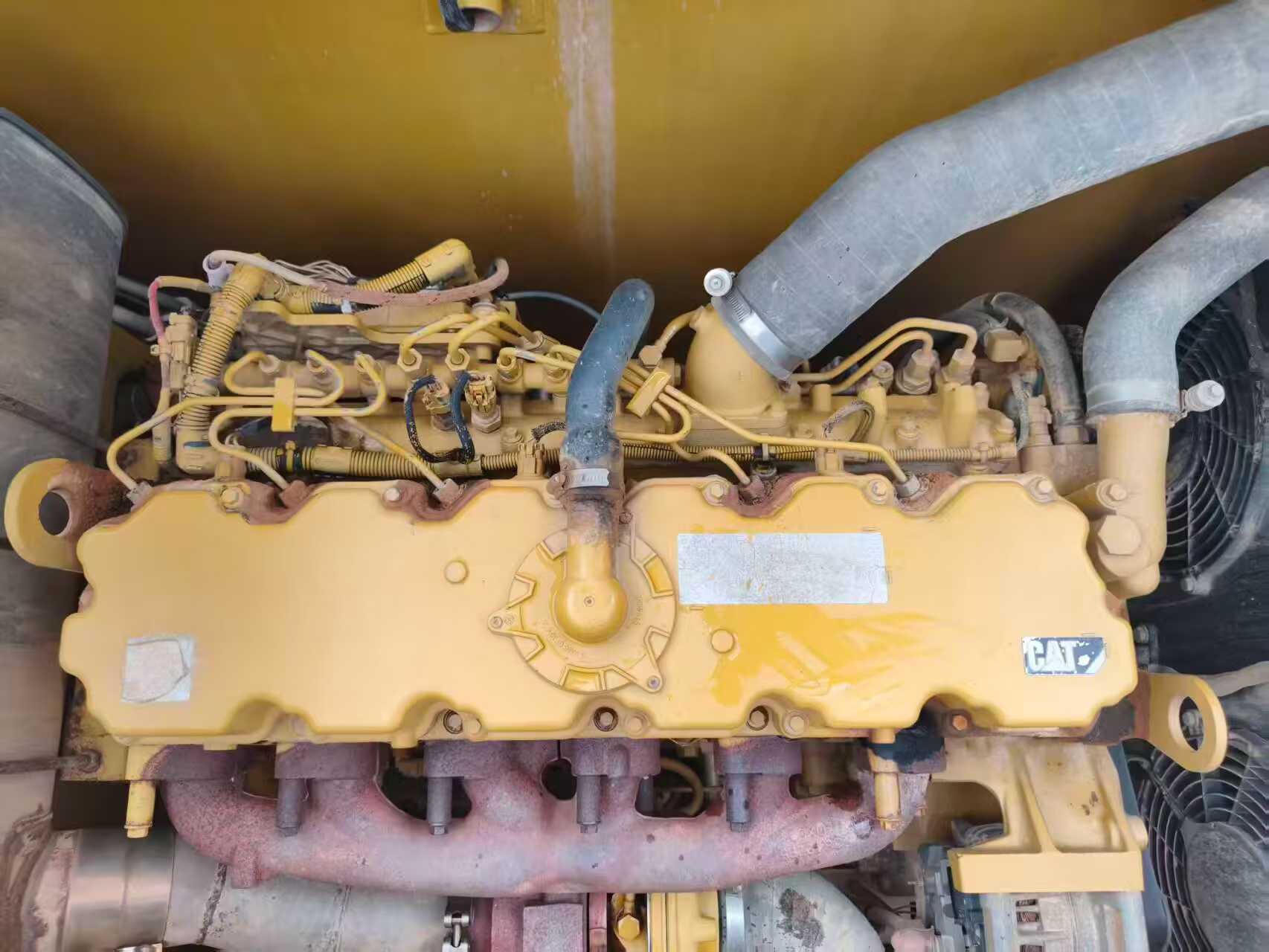 شراء حفارة Caterpillar 323 مستعملة / 3