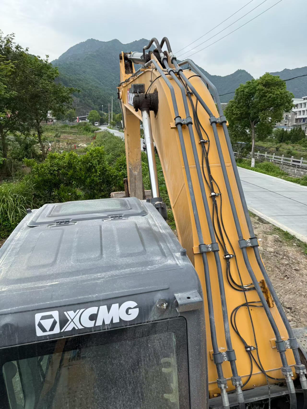 Compre Excavadora XCMG XE270DK Usada / 4