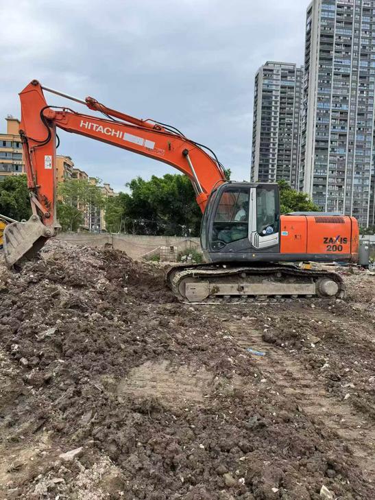 Buy Hitachi EX200-3 Used Excavator / 1