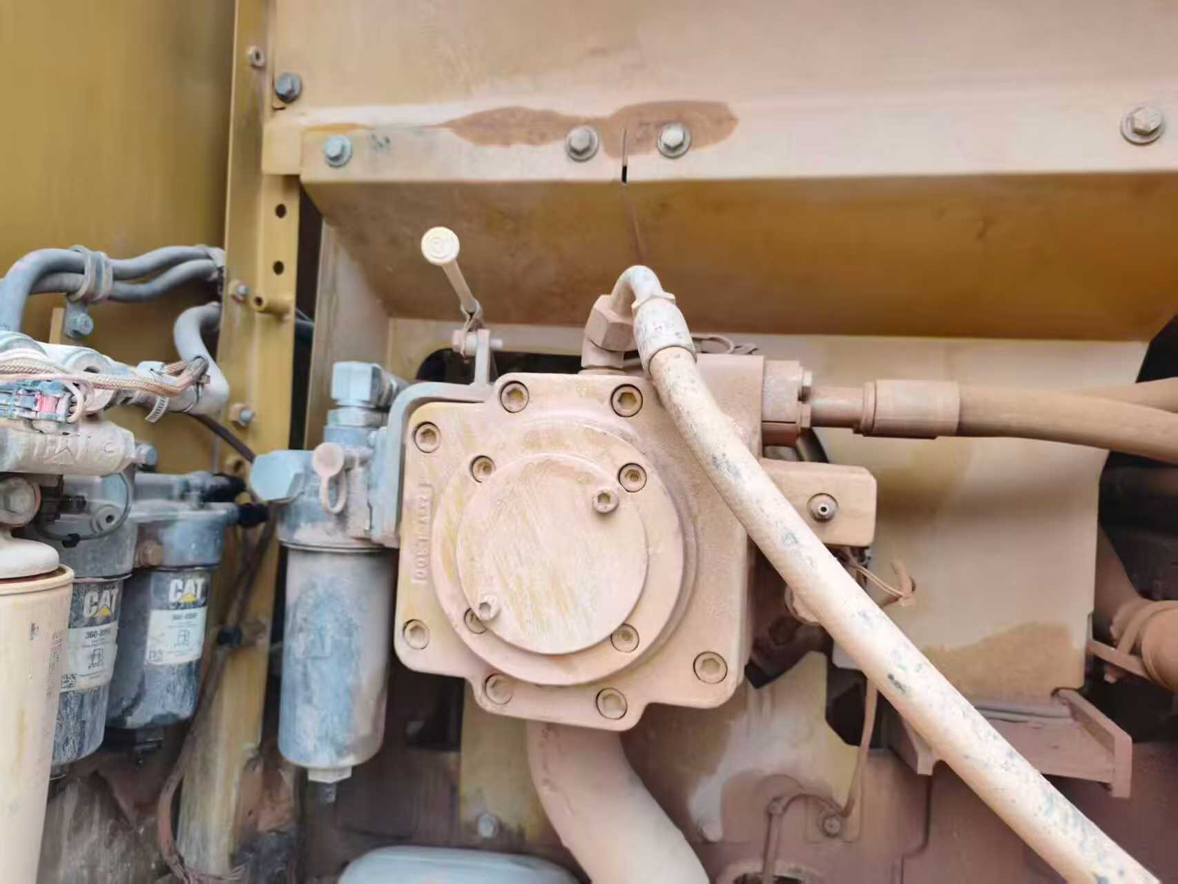 شراء حفارة Caterpillar 323 مستعملة / 8