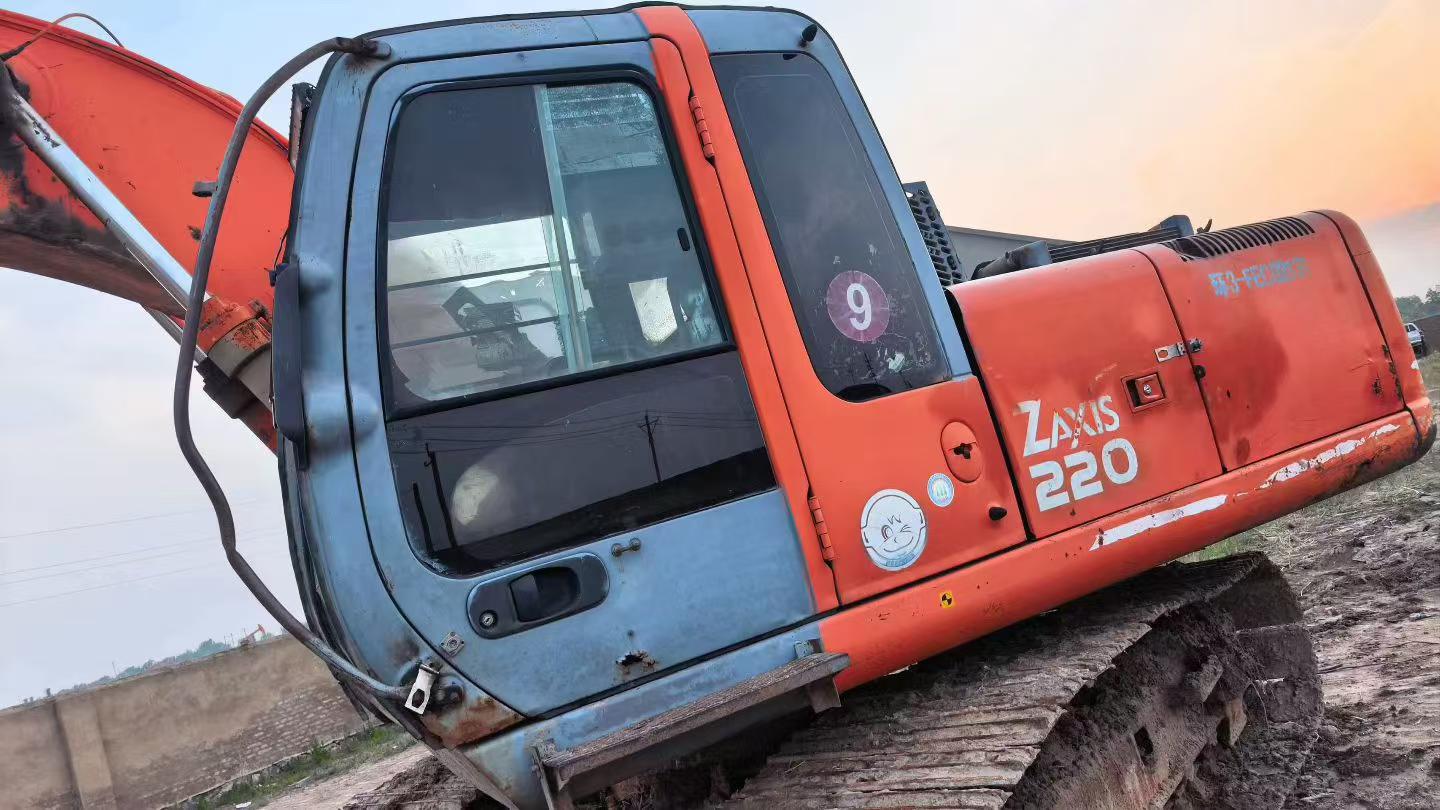 Buy Hitachi ZX200-6 Used Excavator / 2