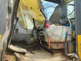 Buy Komatsu PC200-7 Used Excavator / 4 Buy Komatsu PC200-7 Used Excavator / 4
