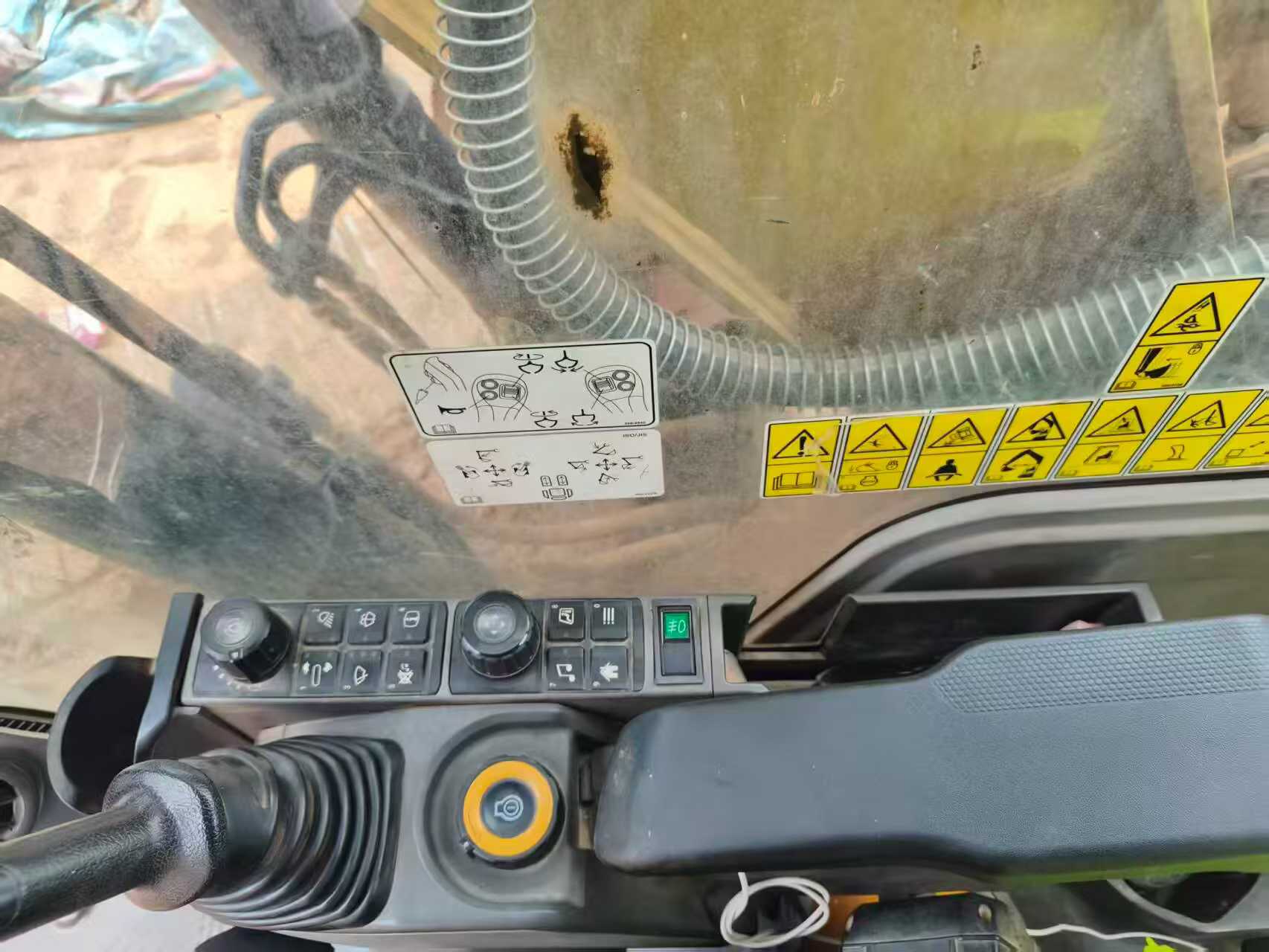 شراء حفارة Caterpillar 323 مستعملة / 6