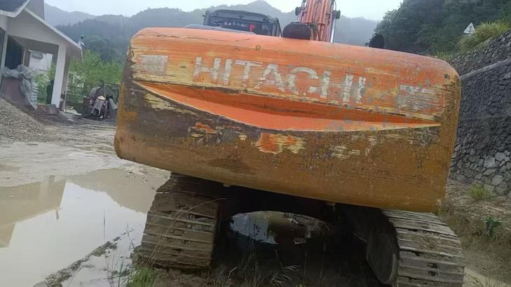 Buy Hitachi EX200-3 Used Excavator / 1