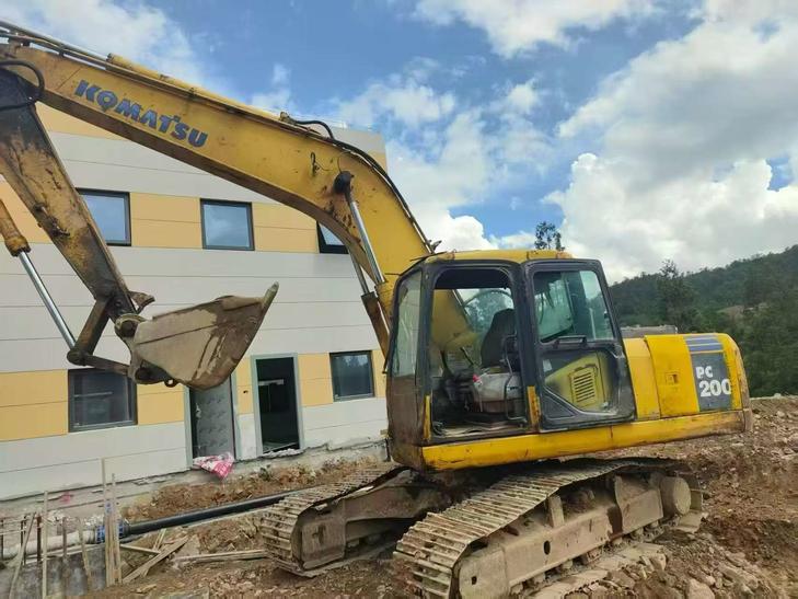 Buy Komatsu PC200-7 Used Excavator / 1