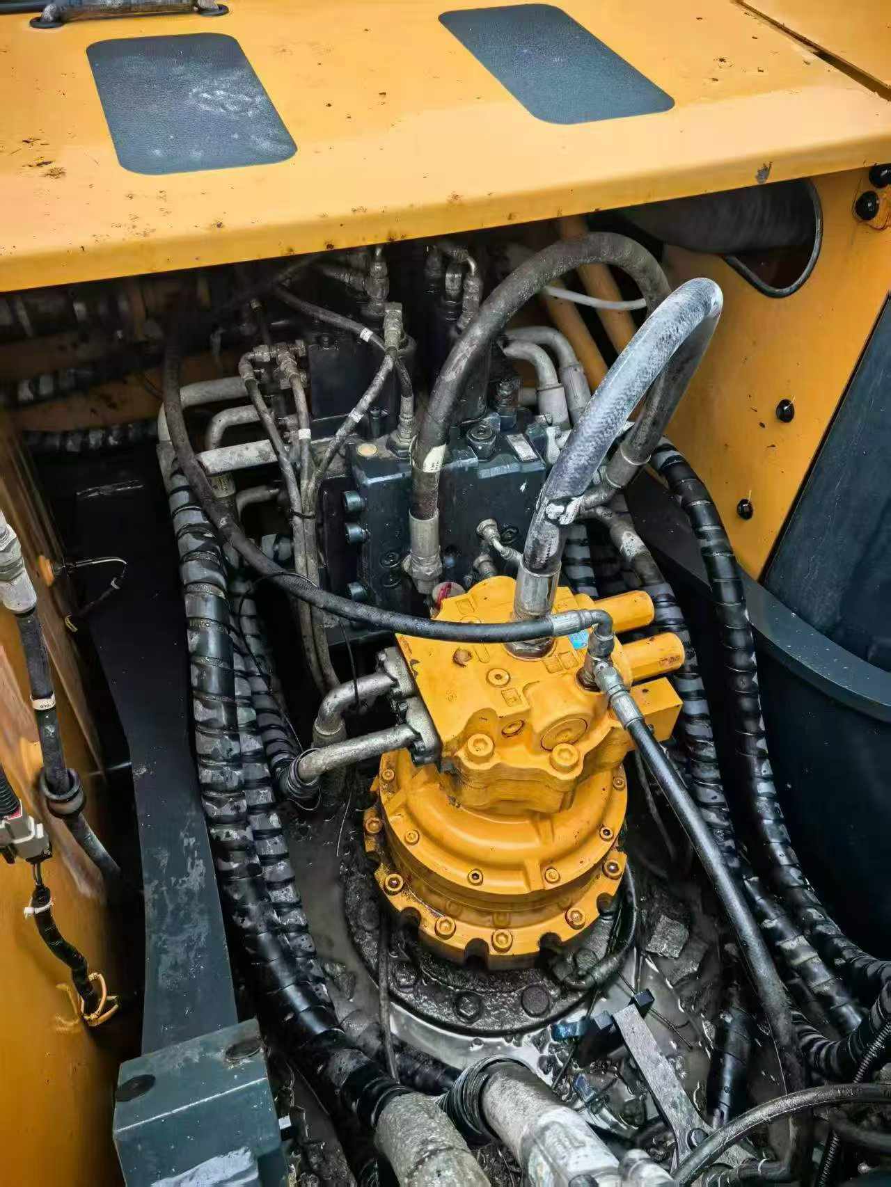 Buy Hyundai R215-7 Used Excavator / 1