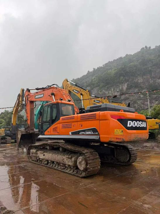 Buy Doosan DX380 Used Excavator / 1