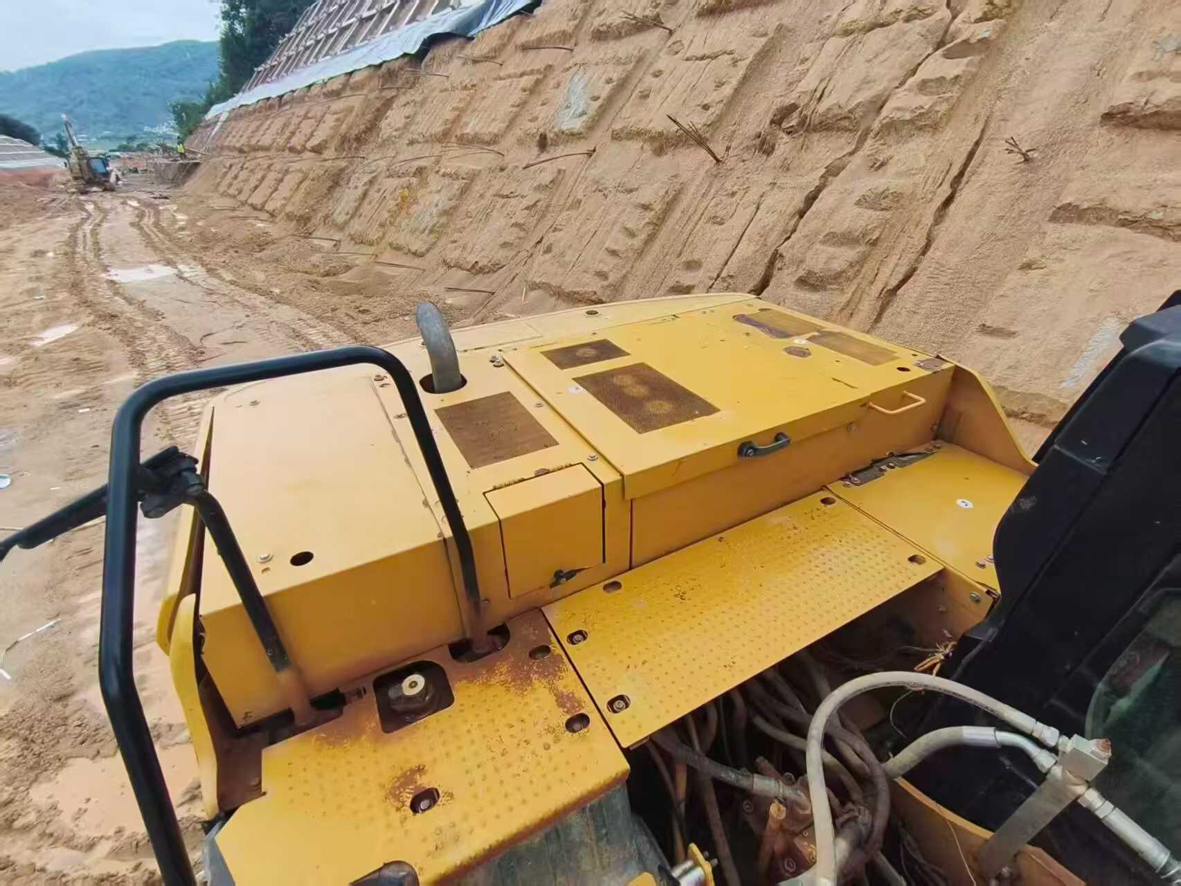 شراء حفارة Caterpillar 323 مستعملة / 5